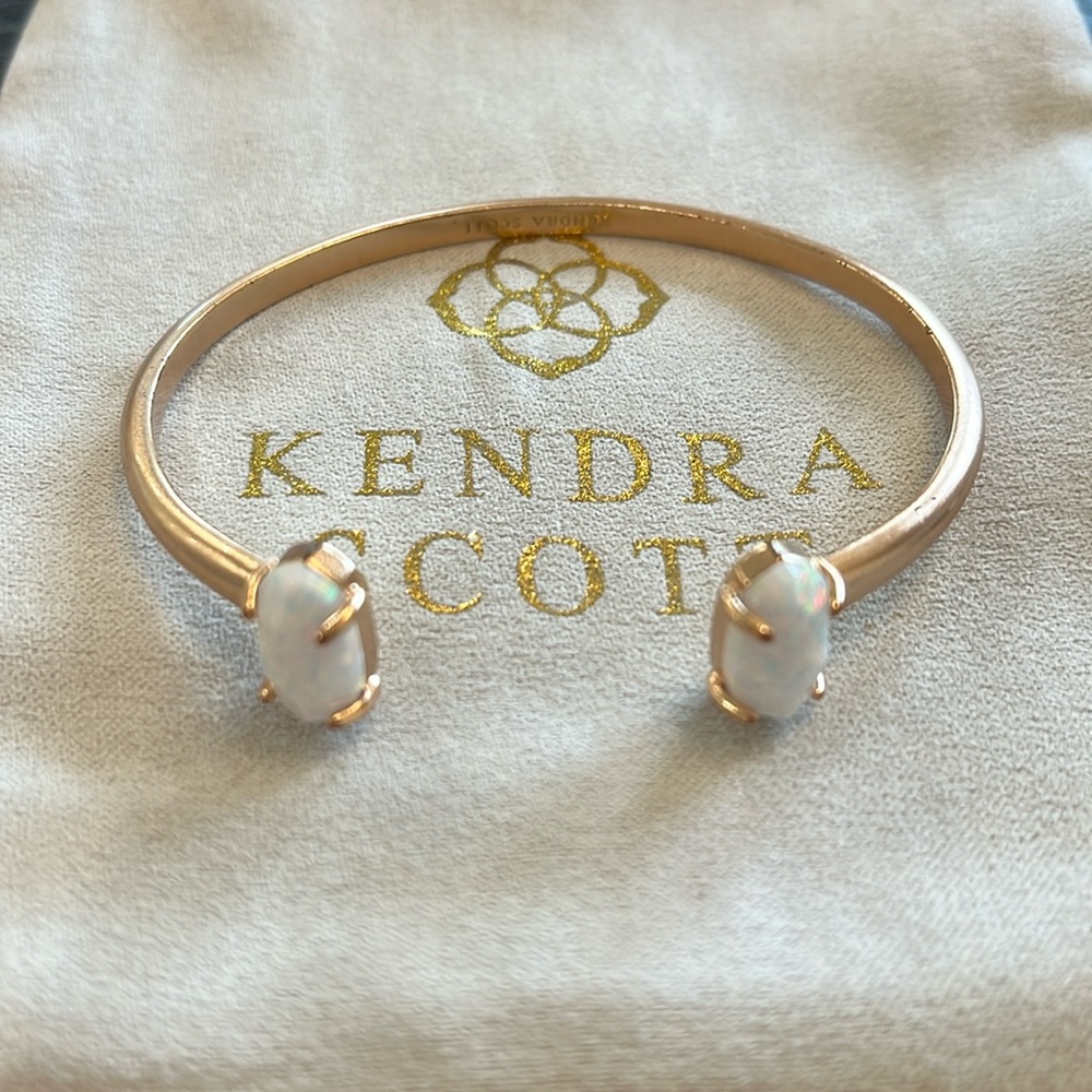 KENDRA SCOTT rose gold white Kyocera opal Edie pinch bracelet